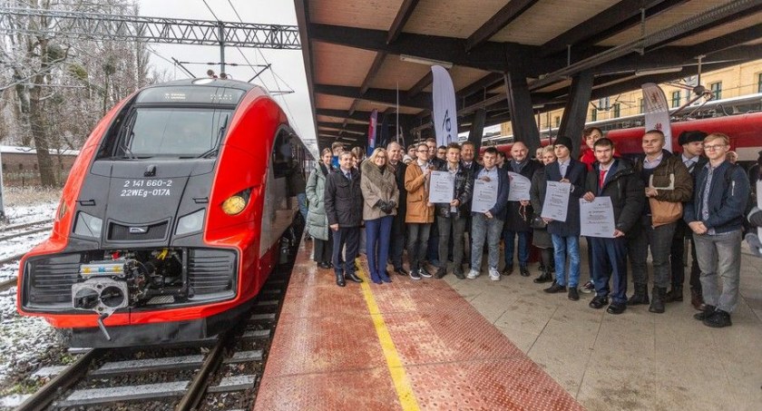 Nowe Elfy z Pesy już na torach w Kujawsko-Pomorskiem, fot. Szymon Zdziebło/tarantoga.pl dla UMWKP