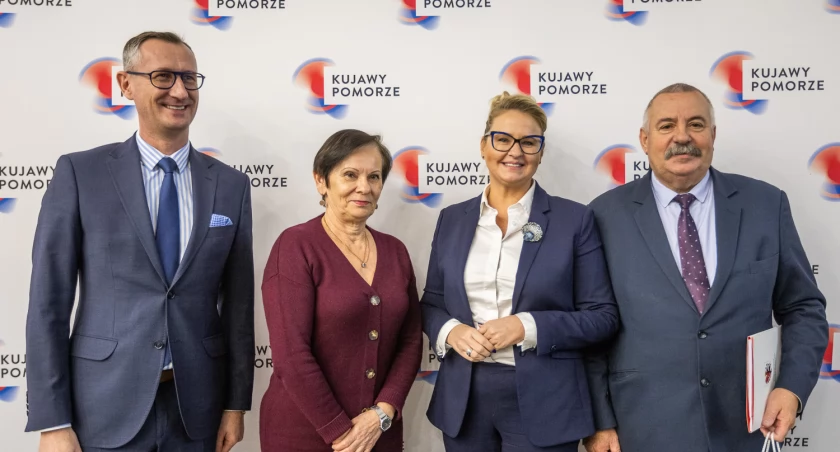 Wręczenie umów PROW, fot. Szymon Zdziebło/tarantoga.pl dla UMWKP