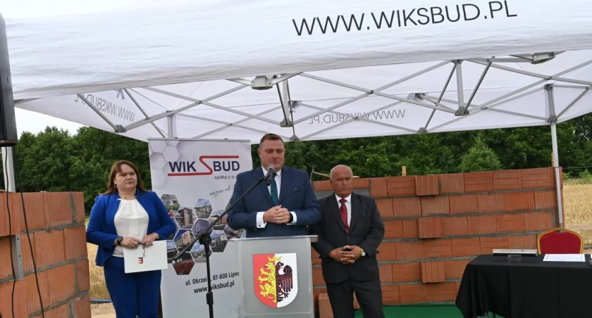 Fot.: Podpisanie aktu pod budowę placówek w Nasiegniewie