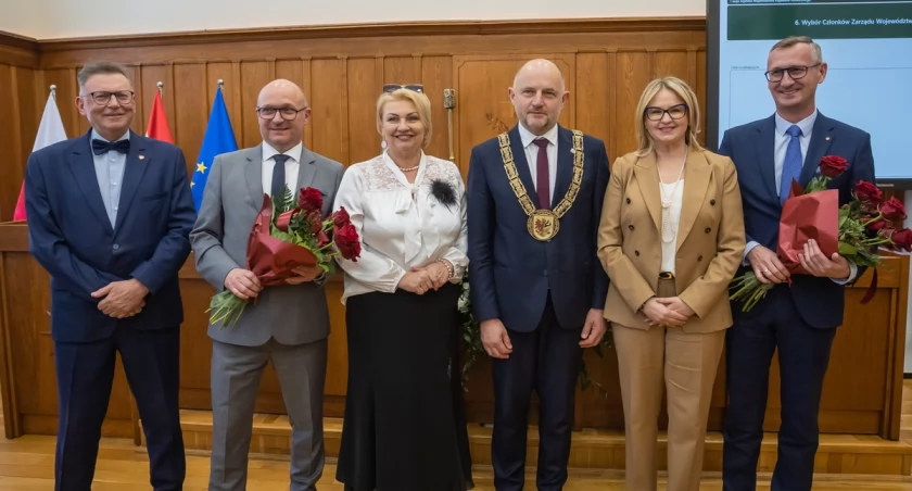 Nowo wybrany zarząd województwa, fot. Mikołaj Kuras dla UMWKP