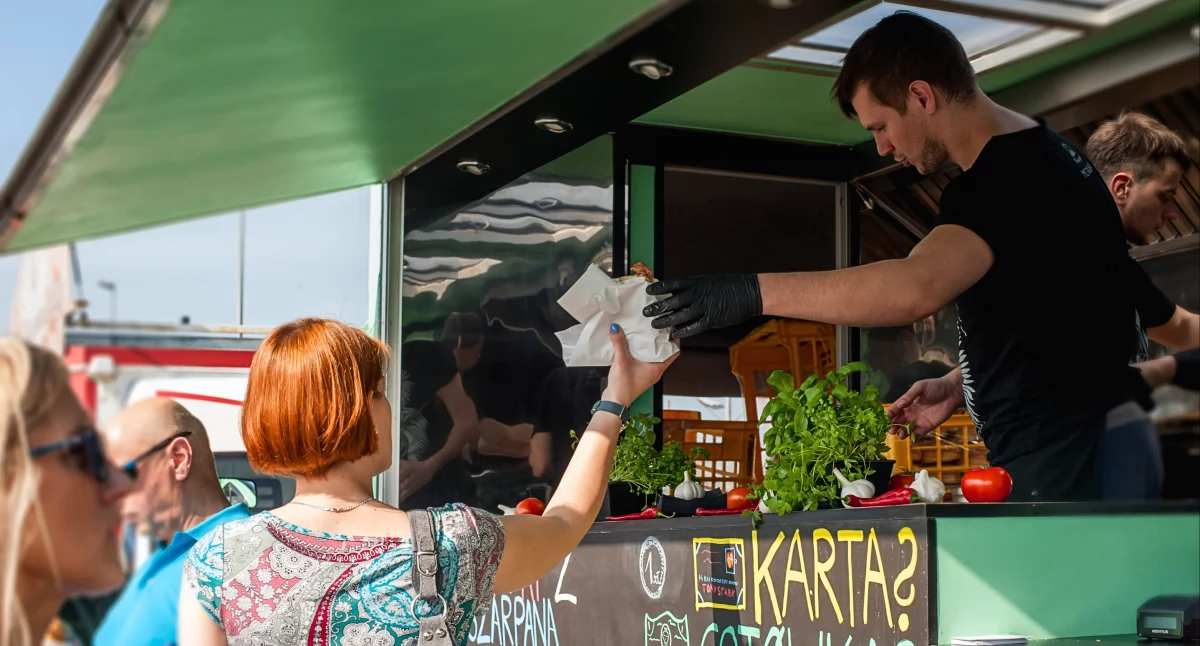 Ludzie_, Festiwal Smaków Trucków weekend Włocławku - zdjęcie, fotografia