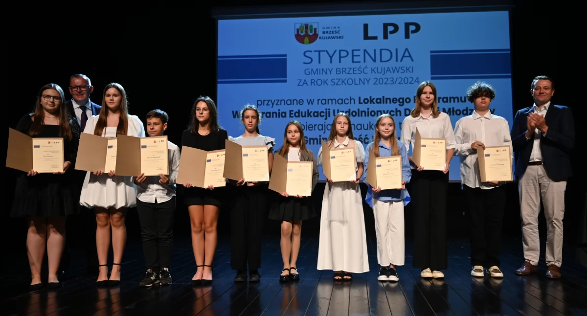 Szkoły podstawowe, Stypendia uzdolnionych uczniów Wspólny projekt Gminy Brześć Kujawski - zdjęcie, fotografia