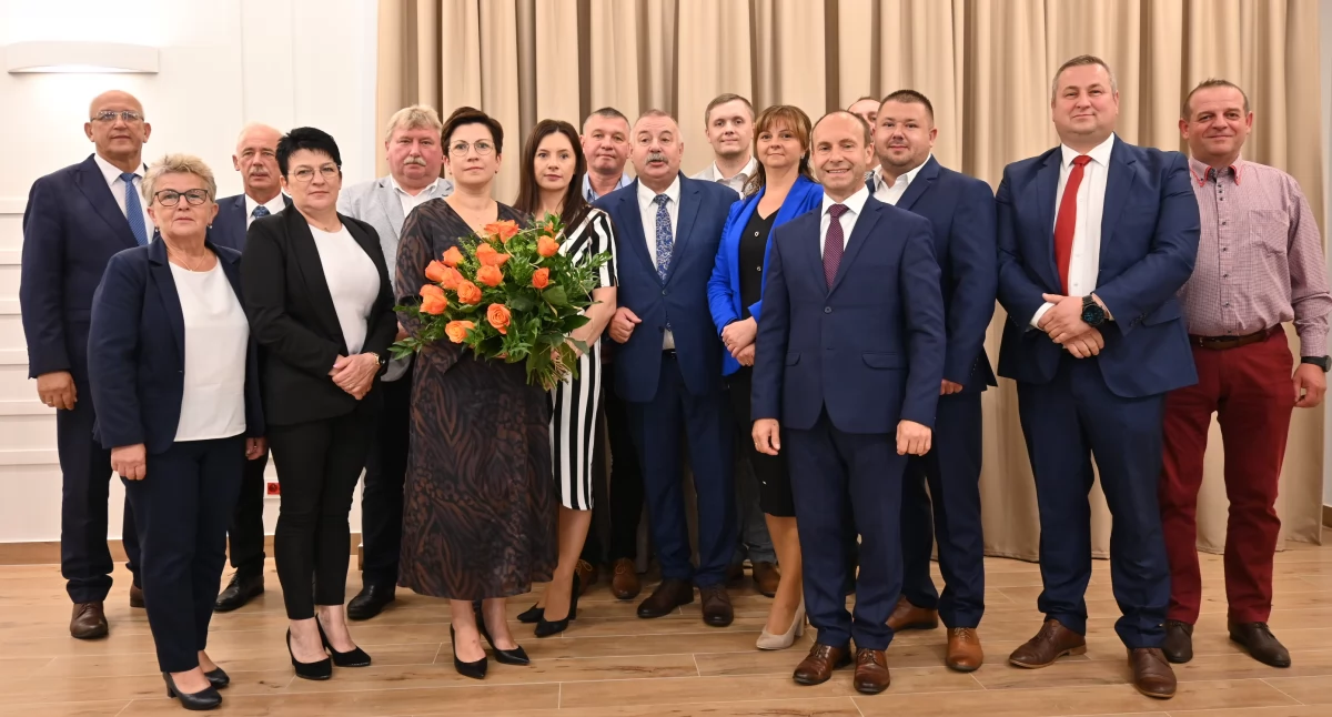 Polecamy, wójt Gminy Baruchowo Joanna Gawłowska złożyła ślubowanie - zdjęcie, fotografia