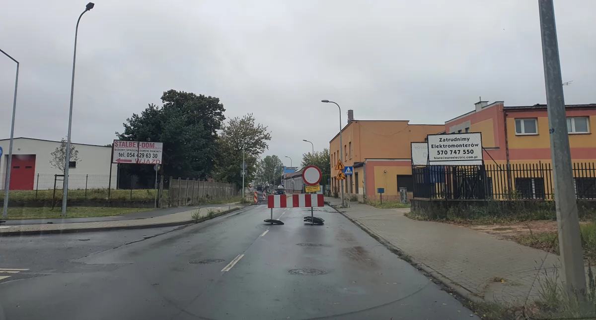 Komunikacja, prace drogowe trwają ulicach Włocławka centrum miasta - zdjęcie, fotografia