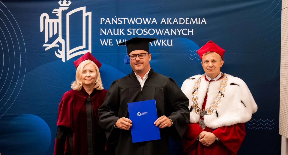 Szkoły wyższe, Absolwenci Włocławku odebrali dyplomy ukończenia studiów [ZDJĘCIA] - zdjęcie, fotografia
