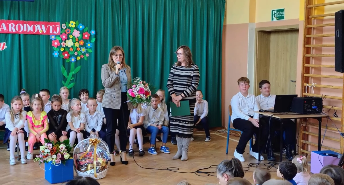 Szkoły podstawowe, Dzień Edukacji Narodowej Baruchowie - zdjęcie, fotografia
