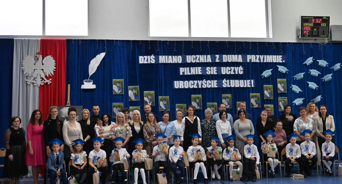 Szkoły podstawowe, Ślubowanie pasowanie ucznia Szkole Podstawowej Smólniku (ZDJĘCIA) - zdjęcie, fotografia