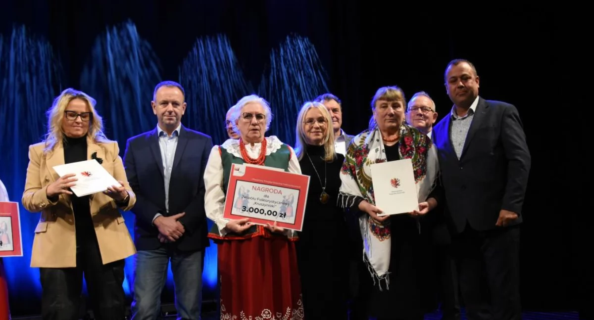 Kultura, Powiatowy Przegląd Zespołów Folklorystycznych niedzielę Brześciu Kujawskim - zdjęcie, fotografia