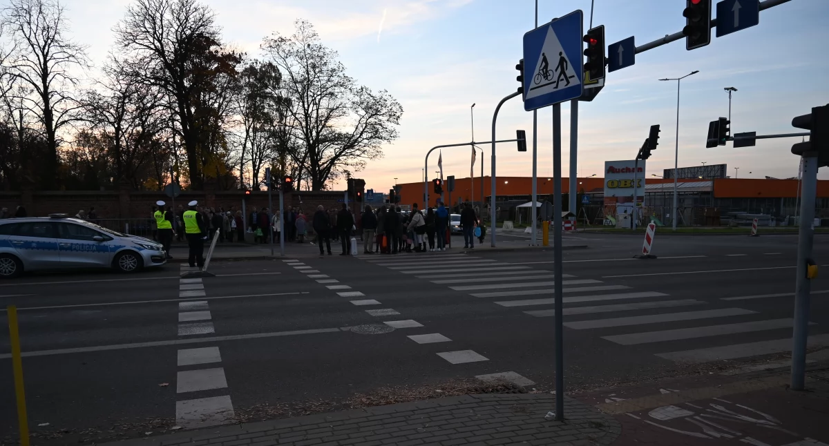 Komunikaty, Wszystkich Świętych Włocławek Zmienia organizacja ruchu rejonie cmentarza - zdjęcie, fotografia