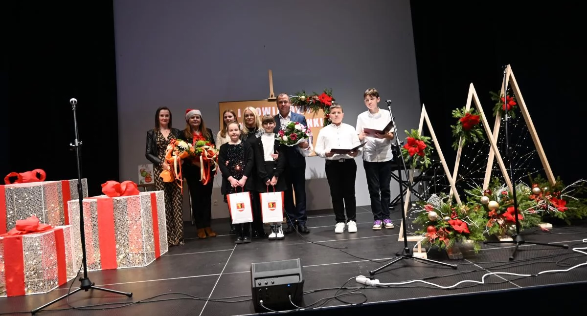 Szkoły podstawowe, Konkurs Piosenki Świątecznej Smólniku Zabrzmią najpiękniejsze kolędy pastorałki piosenki świąteczne - zdjęcie, fotografia