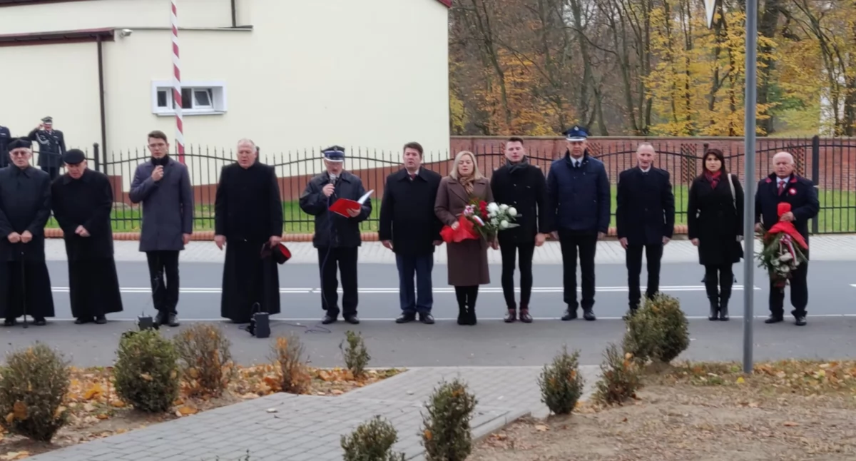 Święta państwowe i religijne, listopada Kłóbce Mszą uczczono Święto Niepodległości [ZDJĘCIA] - zdjęcie, fotografia