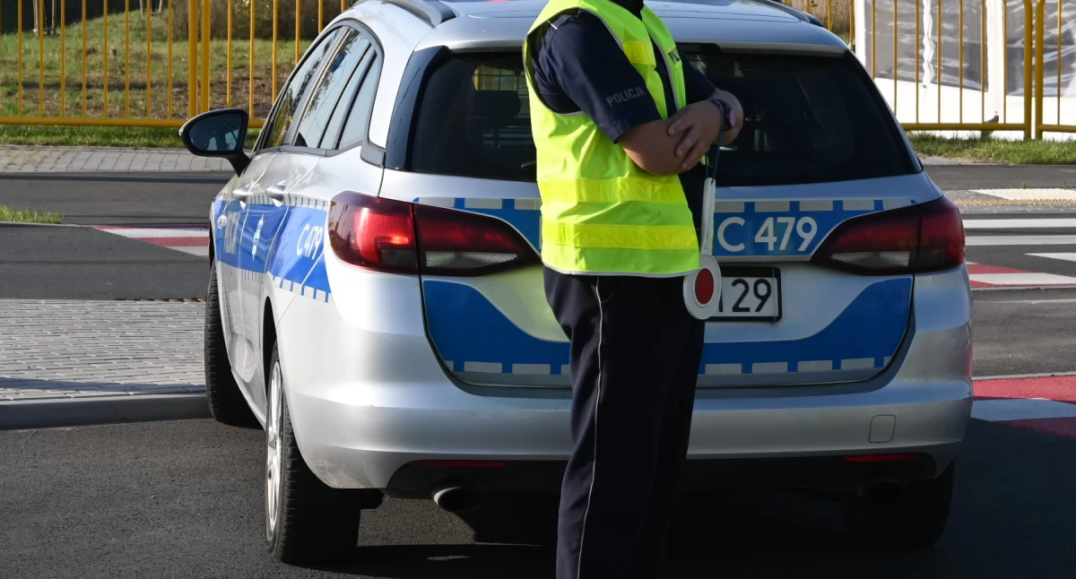 Policja - komunikaty policyjne, Włamanie Włocławku Mieszkaniec padł ofiarą kradzieży parkingu bloku - zdjęcie, fotografia