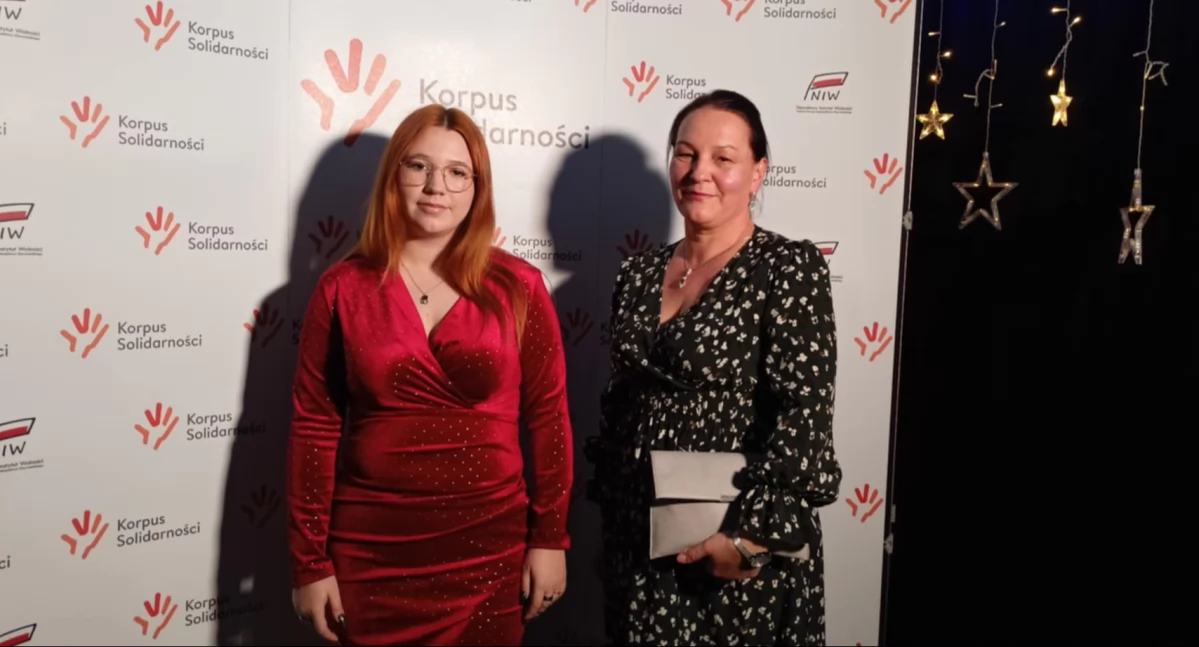 Szkoły średnie, Sukces uczennicy Włocławka Julia Wieczorek Wolontariuszem Młoda Liderka Wolontariatu zmienia świat lepsze inspiruje - zdjęcie, fotografia