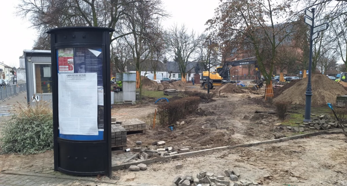 Ludzie_, Historyczne odkrycie centrum Brześcia Kujawskiego Średniowieczne fundamenty ślad Piłsudskim - zdjęcie, fotografia