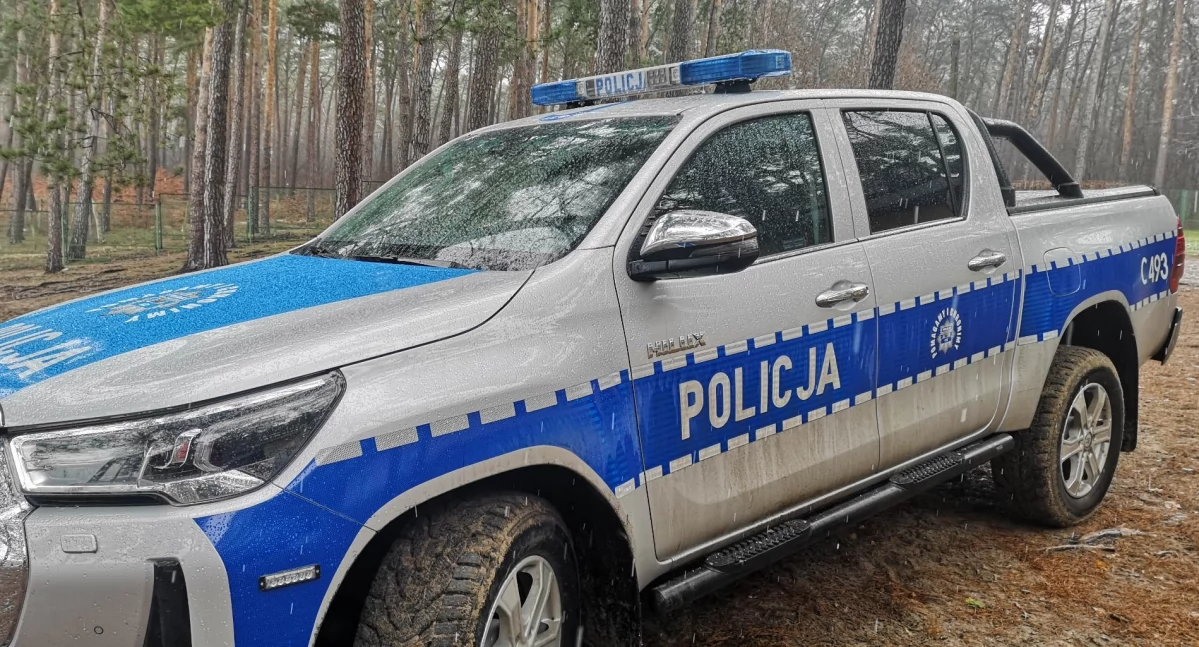 Policja - komunikaty policyjne, Groźna kolizja DK91! Toyota uderzyła ciężarówkę potem - zdjęcie, fotografia