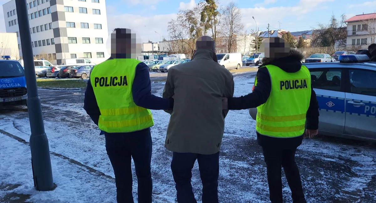 Policja - komunikaty policyjne, Zostawił kluczyki stacyjce Włocławku Złodziej rozbił radiowozie dostał tysięcy mandatu! - zdjęcie, fotografia