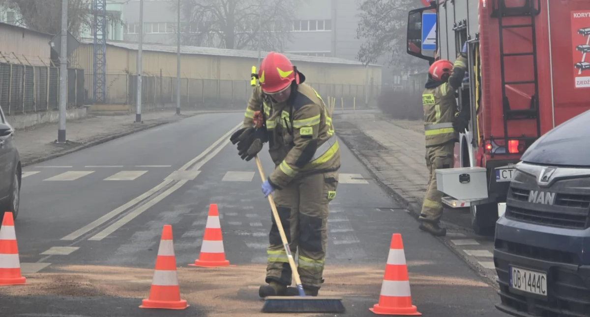 Policja - komunikaty policyjne, Zderzenie skrzyżowaniu Łęgskiej Okrężnej Włocławku - zdjęcie, fotografia
