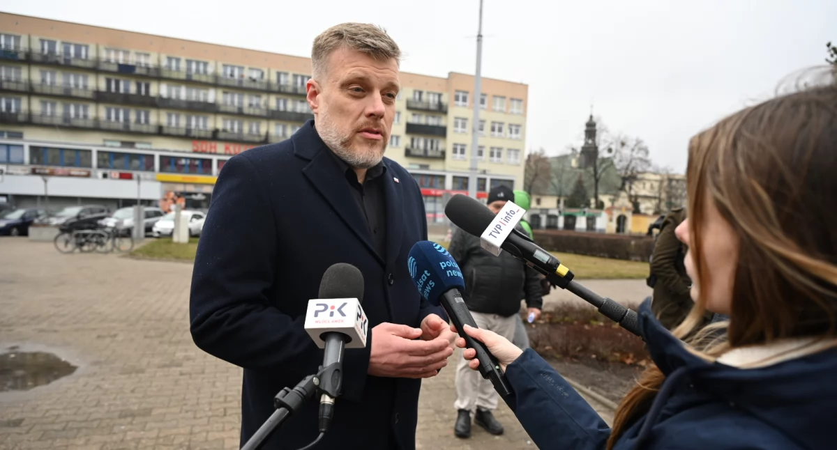 Polityka, Adrian Zandberg Włocławku Kandydat wsparciu Anwilu kontrowersyjnej tamie Siarzewie! [VIDEO] - zdjęcie, fotografia
