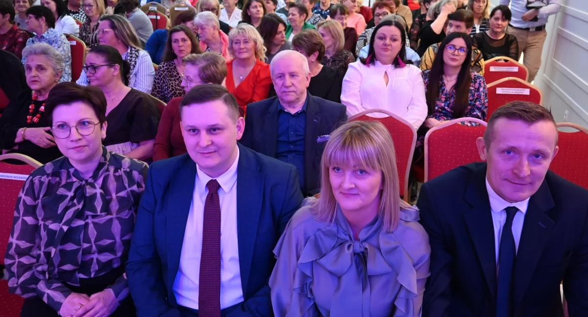 Rozrywka, Dzień Kobiet Baruchowie pełen śmiechu wzruszeń! Spektakl Demakijaż zachwycił publiczność - zdjęcie, fotografia