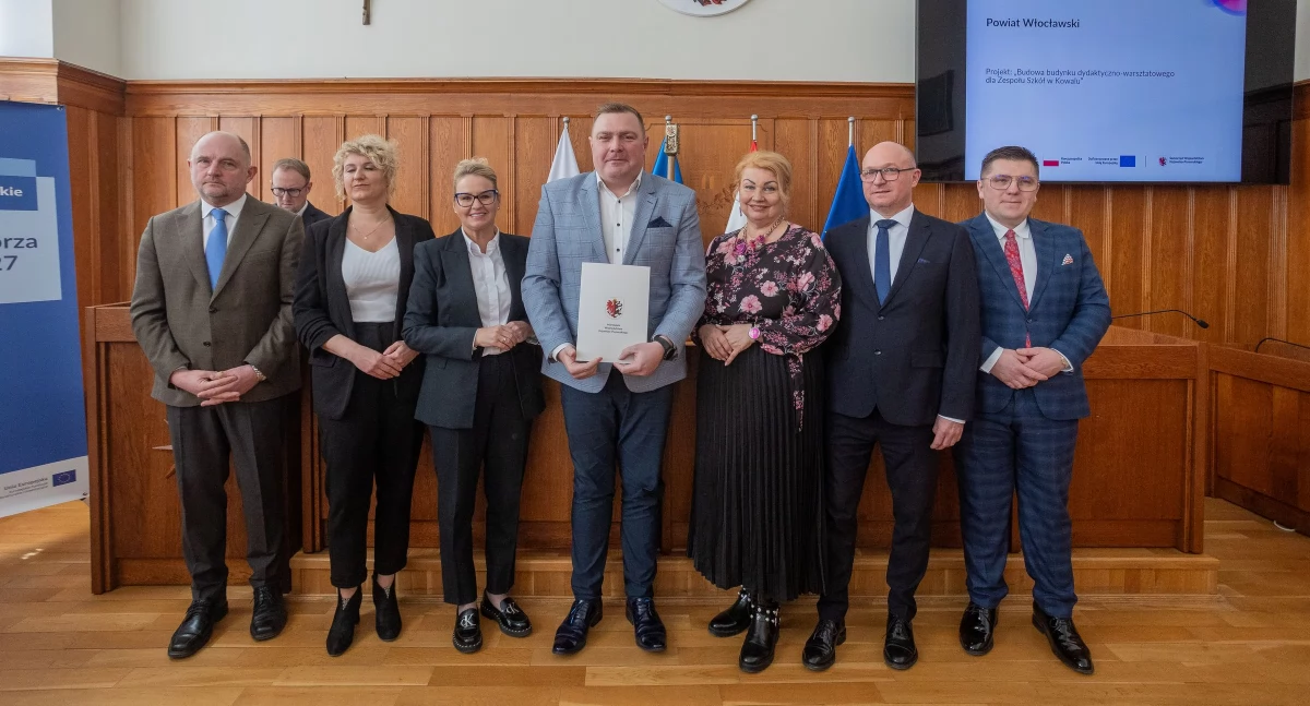Wręczenie umów o finansowanie projektów środkami FEdKP, fot. Mikołaj Kuras dla UMWKP