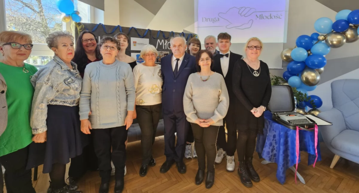 Szkoły średnie, Młodzież seniorzy razem odkrywali Kujawy wyjątkowy projekt Włocławku - zdjęcie, fotografia