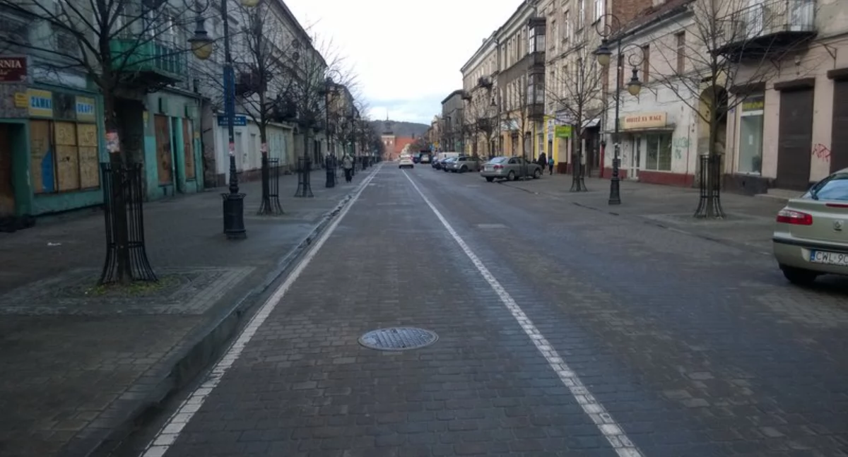 Urząd Miasta, Brudna wizytówka miasta Radny Girczyc domaga porządków ulicy - zdjęcie, fotografia