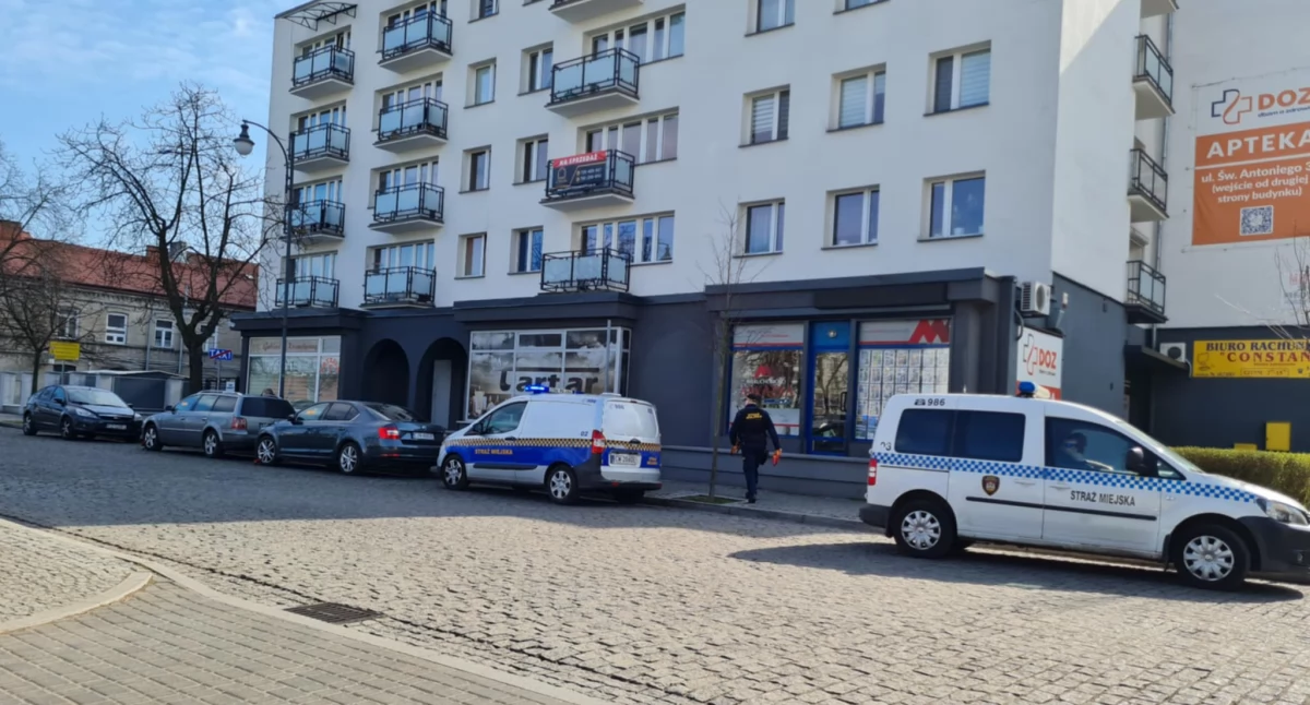 Straż Miejska, Straż Miejska Zielonym Rynku Włocławku Posypały blokady! - zdjęcie, fotografia