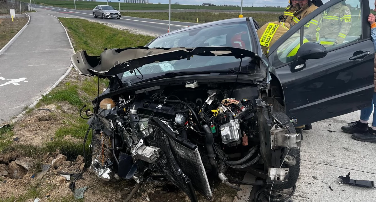 Wypadki drogowe, Wypadek obwodnicy Lubrańca osoby trafiły szpitala - zdjęcie, fotografia