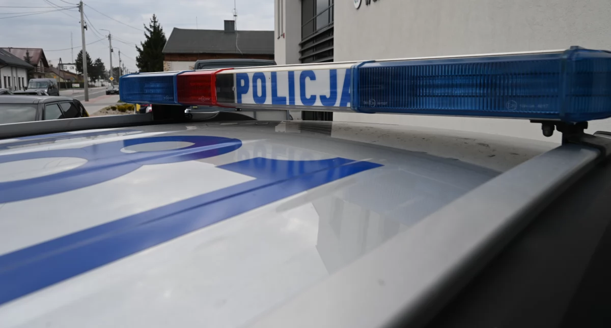 Policja - komunikaty policyjne, Agresywny włocławianin ranił policjantkę nożem - zdjęcie, fotografia