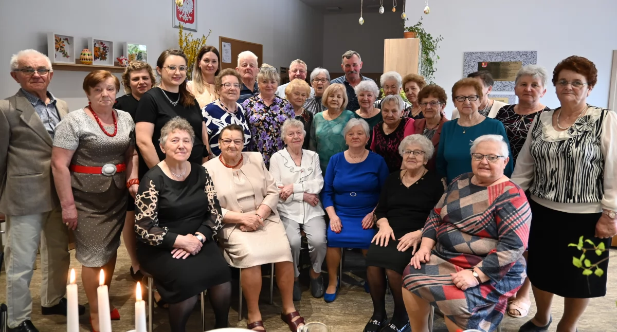 Polecamy, Wielkanocne Śniadanie Seniorów Smólniku życzenia tradycja wspólne świętowanie - zdjęcie, fotografia