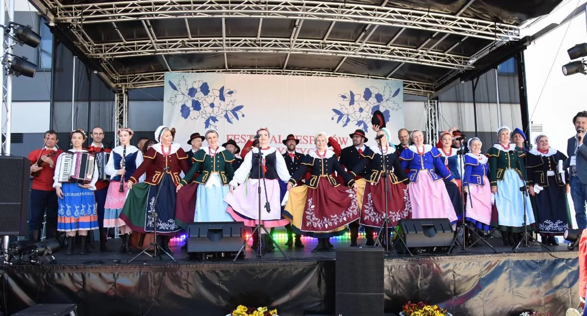 Koncerty, Majówka Brześciu Kujawskim folklor tradycja rodzinna zabawa gołym niebem - zdjęcie, fotografia
