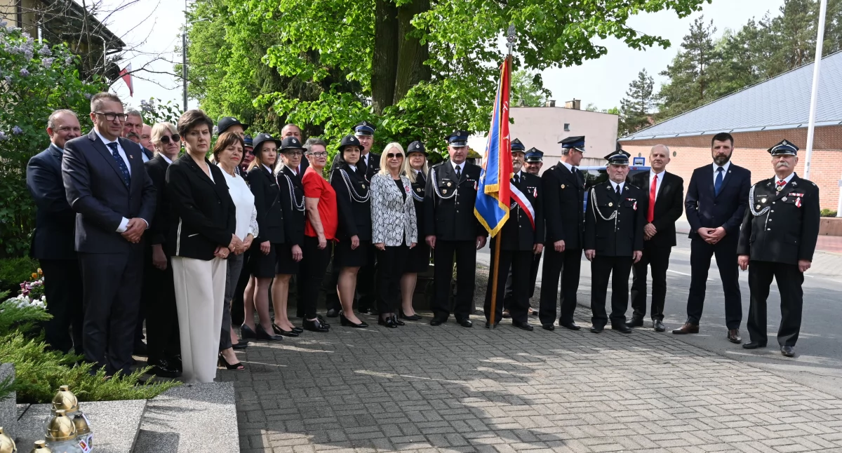 Święta państwowe i religijne, Majówka patriotyczna Gminie Włocławek obchody hołdem bohaterów - zdjęcie, fotografia