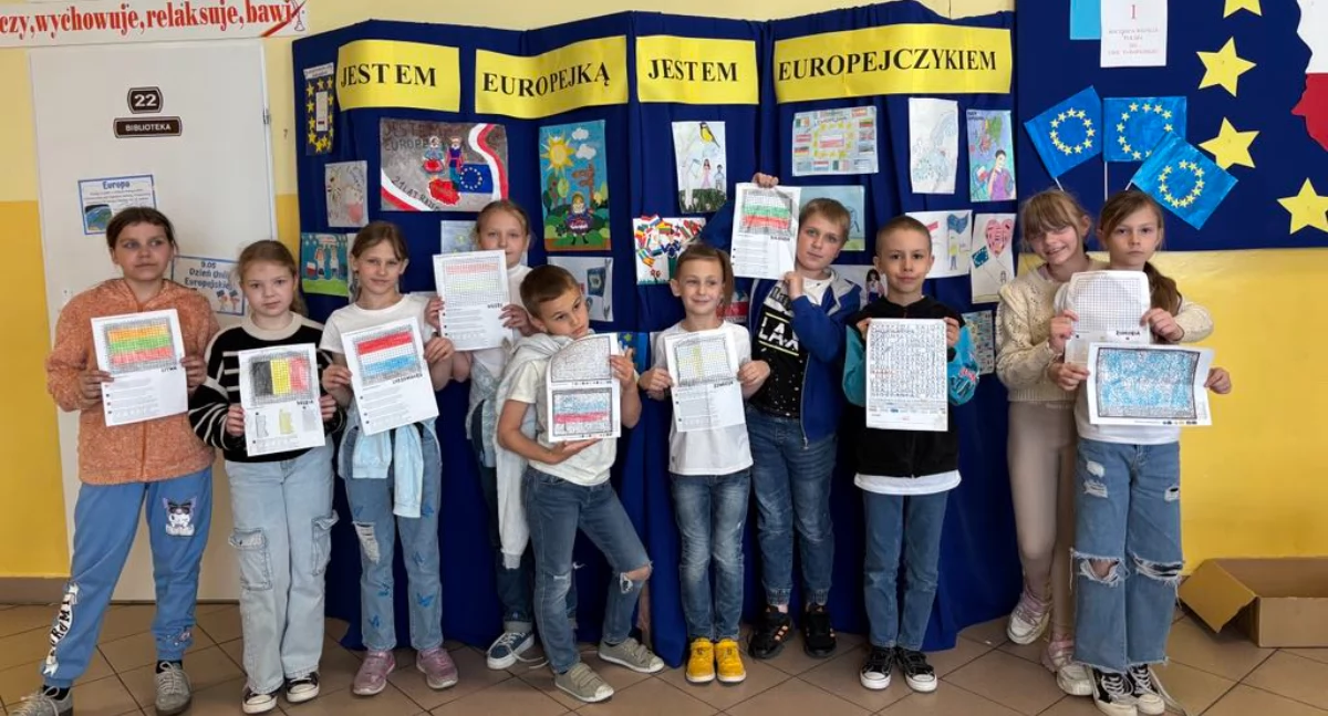 Szkoły podstawowe, Zjednoczeni różnorodności wyjątkowy Dzień Europy szkole Kłóbce - zdjęcie, fotografia