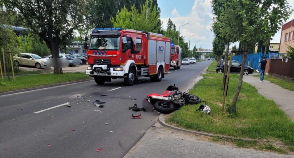 Wypadki drogowe, Włocławek Motocyklista ranny zderzeniu osobówką Barskiej droga zablokowana - zdjęcie, fotografia