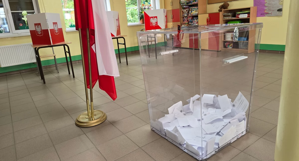 Polityka, Wybory Prezydenckie Trzaskowski przed Nawrockim - zdjęcie, fotografia