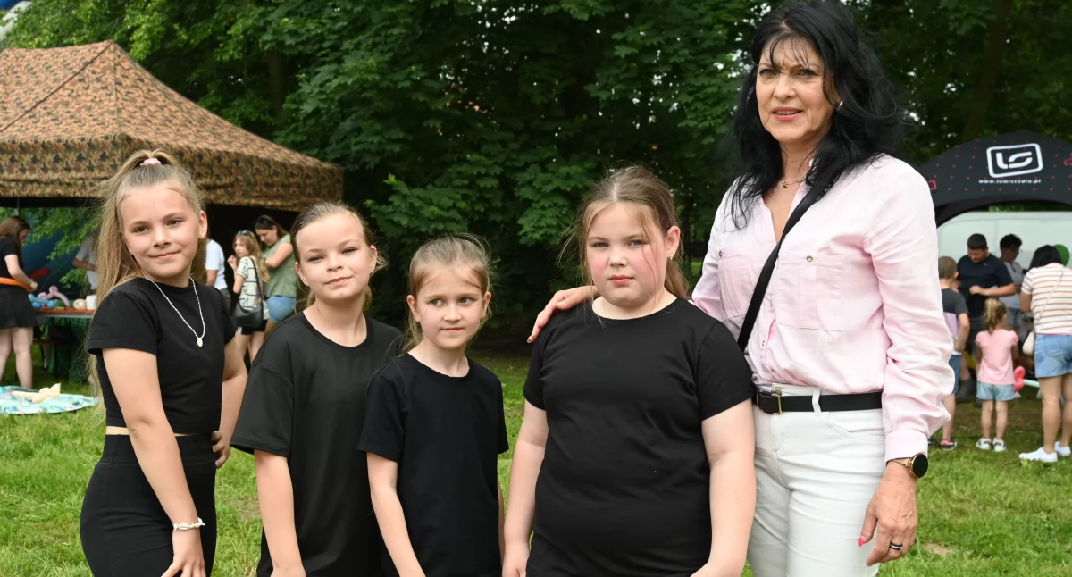 Ludzie_, Rodzinne święto radości Lubieniu Kujawskim barwny festyn okazji Dziecka - zdjęcie, fotografia