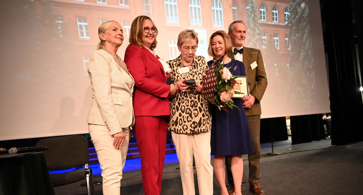 Szkoły średnie, lecie Włocławek Jubileusz Liceum Ziemi Kujawskiej Zjazd Absolwentów - zdjęcie, fotografia