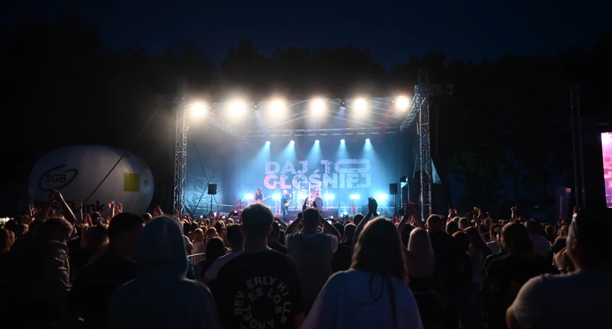 Koncerty, Święto Żuru Kujawskiego Brześciu Kujawskim koncert zespołu Głośniej Zobacz działo! - zdjęcie, fotografia