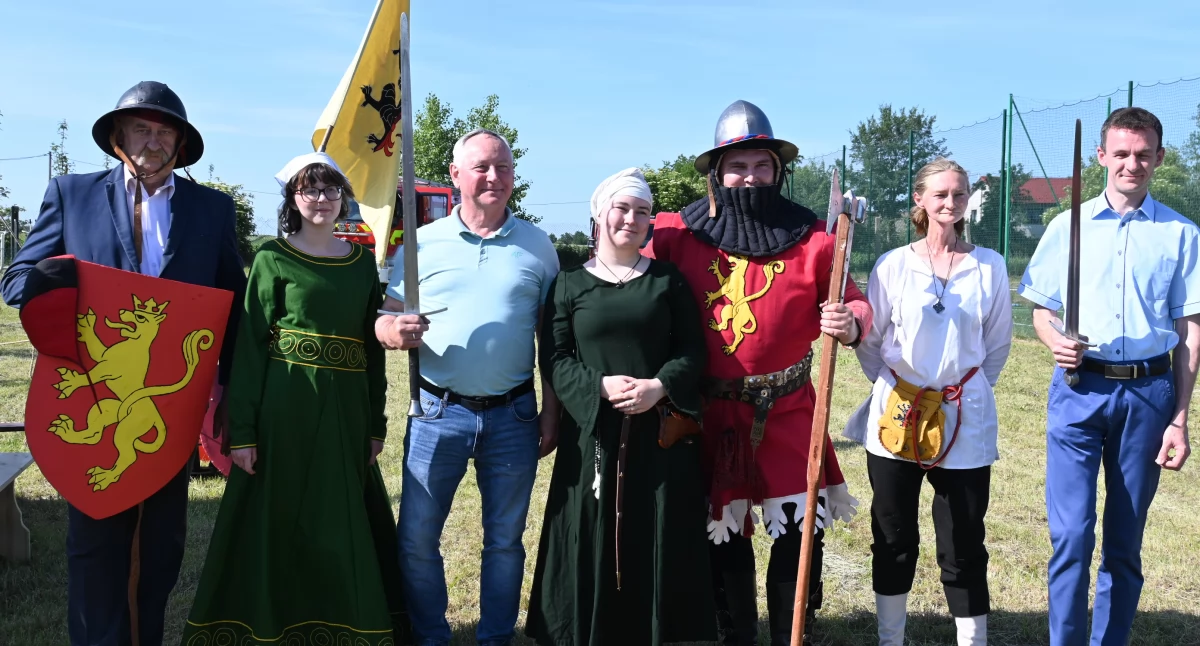 Ludzie_, Kazanie Rodzinny Piknik historią atrakcjami - zdjęcie, fotografia