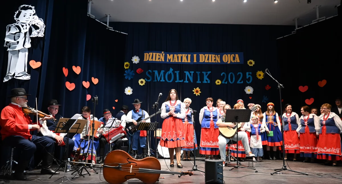 Koncerty, Muzyczny hołd Tatusiów wzruszający koncert Smólniku poruszył serca mieszkańców - zdjęcie, fotografia