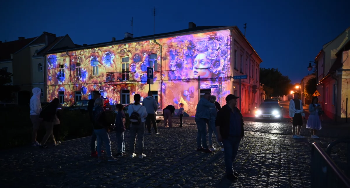 Urząd Miasta, Włocławka Mapping kamienicach Starego Rynku Włocławek świeci czerwcu - zdjęcie, fotografia