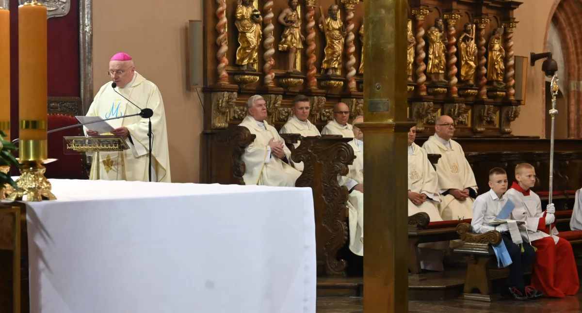 Kościół - Parafie , lecie Caritas Diecezji Włocławskiej Jubileusz działalności charytatywnej Włocławku - zdjęcie, fotografia