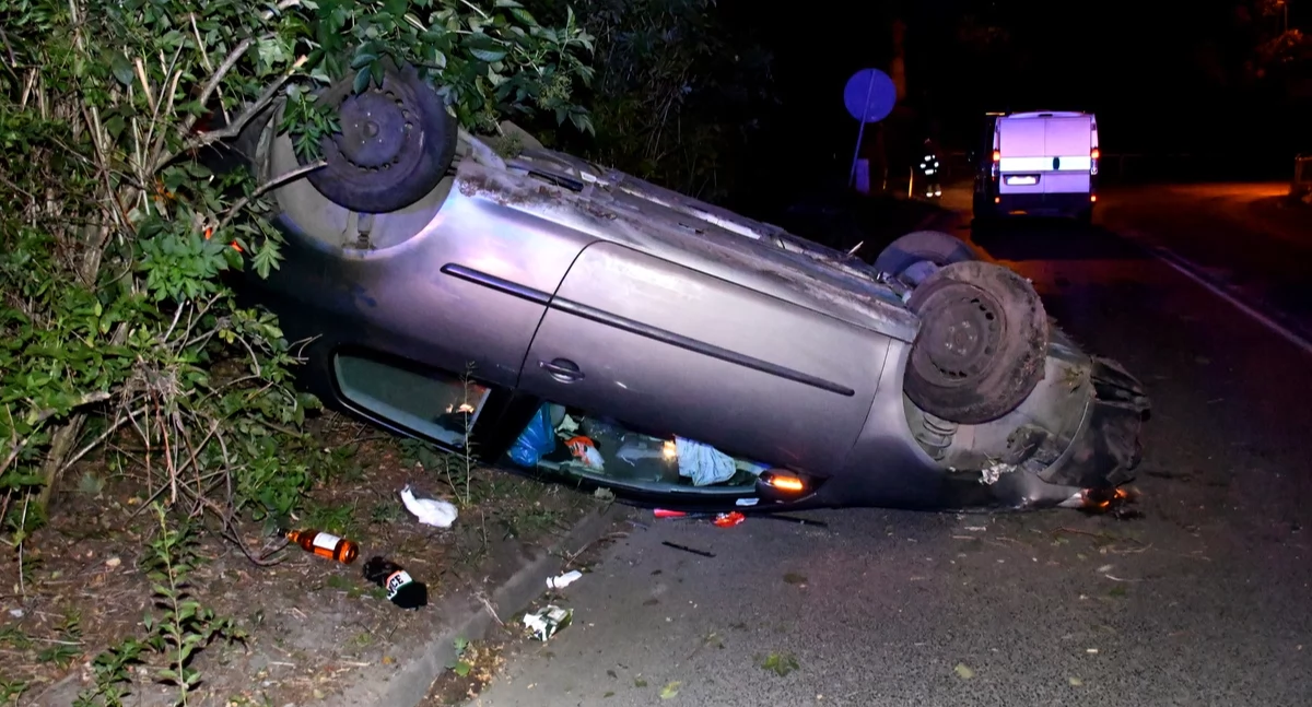 Wypadki drogowe, Dachował Volkswagenem latek miał ponad promila - zdjęcie, fotografia
