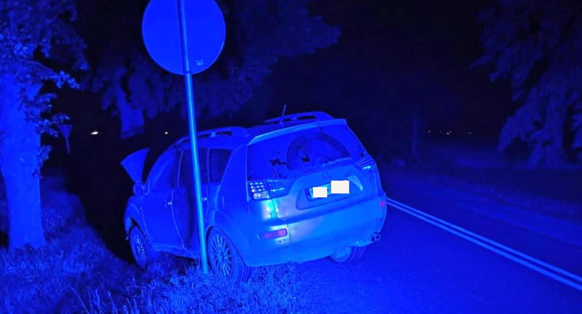 Policja - komunikaty policyjne, Zostawił drodze zniknął Policja odholowała pojazd - zdjęcie, fotografia