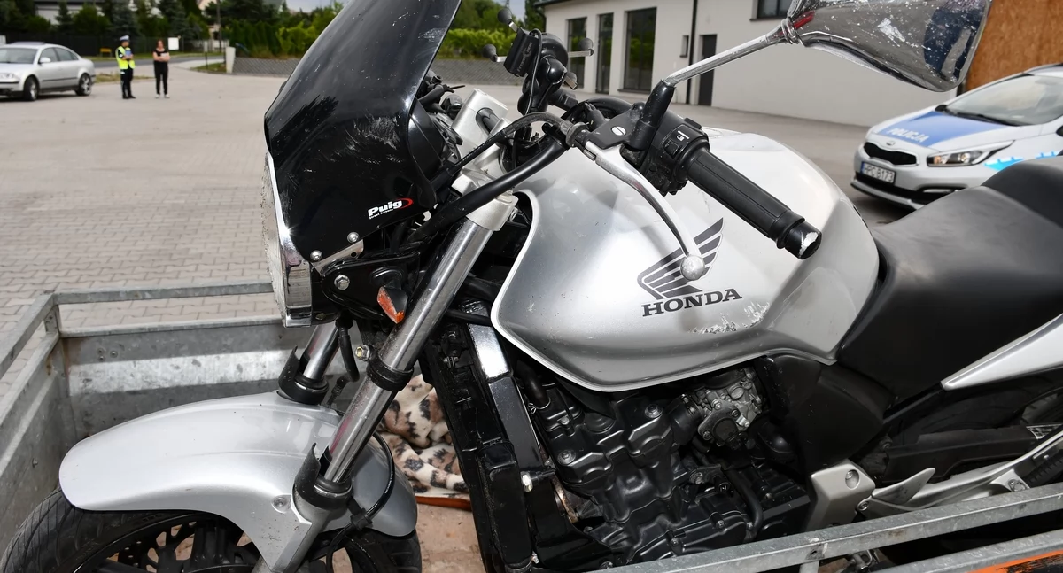 Wypadki drogowe, Zderzenie motocykla Volkswagenem Dębiankach Motocyklista trafił szpitala - zdjęcie, fotografia