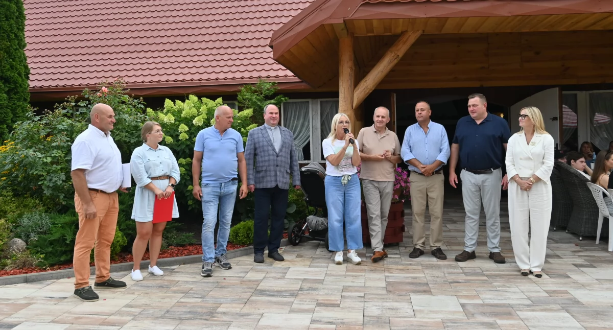 Ludzie_, Piknik Kosinowie radość muzyka sąsiedzka integracja - zdjęcie, fotografia