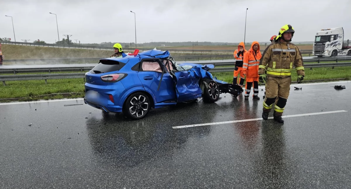 Pożary interwencje straży , Wypadek Pikutkowie uderzył bariery - zdjęcie, fotografia