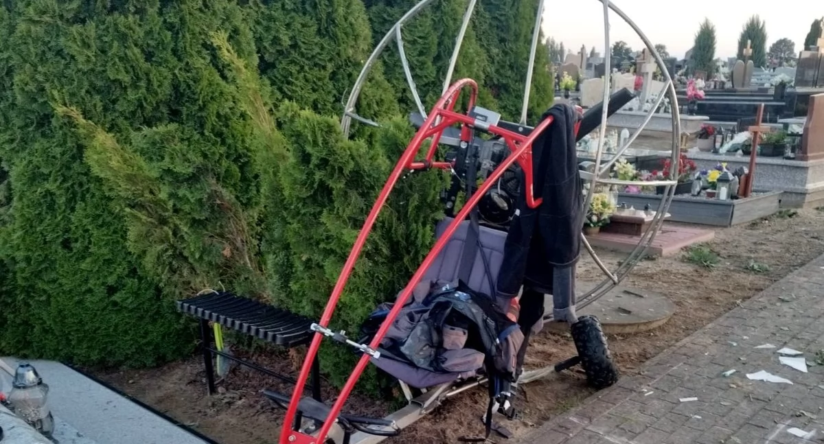 Policja - komunikaty policyjne, Motoparalotnia runęła cmentarz Sędzinie latek żyje - zdjęcie, fotografia