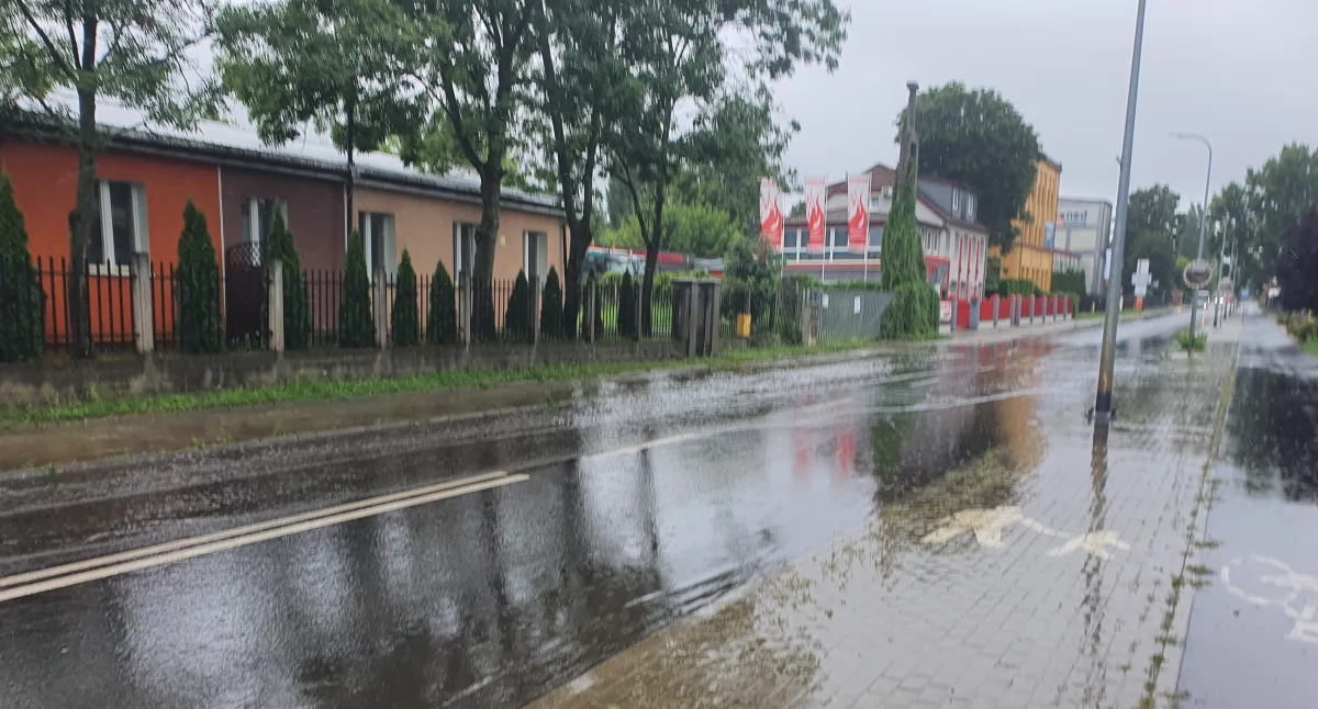 Pogoda, Burze silny deszcz nadchodzą ostrzega Włocławek okolice - zdjęcie, fotografia