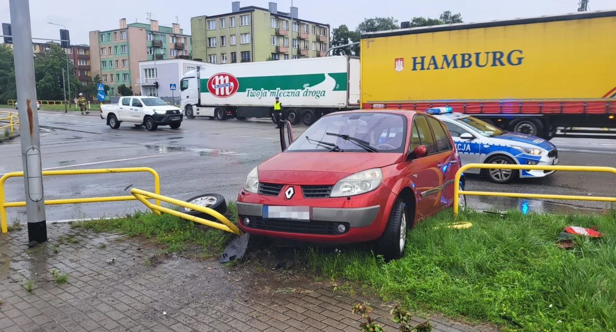 Wypadki drogowe, Śmiertelny wypadek Pasażerka przeżyła policja wyjaśnia okoliczności tragedii - zdjęcie, fotografia